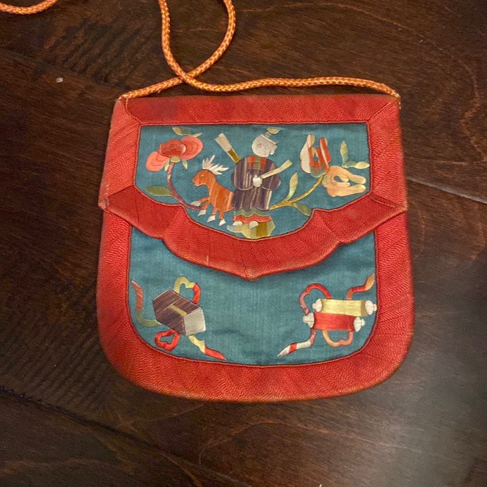 Antique Chinese dynasty silk embroidered purse